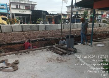 Proyek Pekerjaan Saluran Beton U-Gatter di jalan Pemuda, Pihak Kontraktor Maupun Pelaksana Proyek Abaikan K3 Dalam Bekerja.