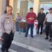 Personil Polresta Balikpapan Melakukan Peragaan Pengamanan VVIP di Halaman Mapolresta Balikpapan