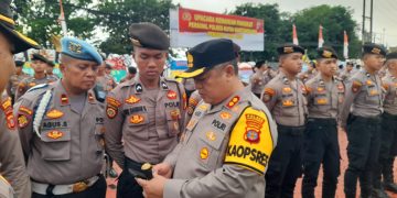 Pastikan Tidak Terlibat Judol, Kapolres Kukar Periksa HP Seluruh Personel