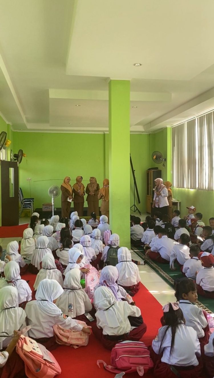 Kepala Dinas Pendidikan Meninjau Kegiatan MPLS di Beberapa Sekolah di Tanjung Redeb