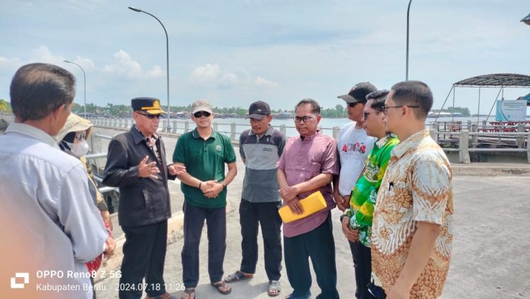PEMDA Lakukan Peninjauan Lokasi Pembangunan Rumah Adat Suku Bajau Kabupaten Berau Kampung Tanjung Batu Kec.Pulau Derawan.