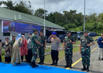 Dirpolairud Polda Kaltim Mengantar Keberangkatan Kasau dan Ketua PIA AG Beserta Rombongan di Base Ops Lanud Dhomber Balikpapan