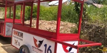 Agus Uriansyah, S.Pd, Ketua DPD Partai Perindo Berau Buktikan Programnya Bagi 10 Gerobak Untuk UMKM Teluk Bayur, dan Modal Usaha, Bukti Keberpihakan Untuk Rakyat Kecil