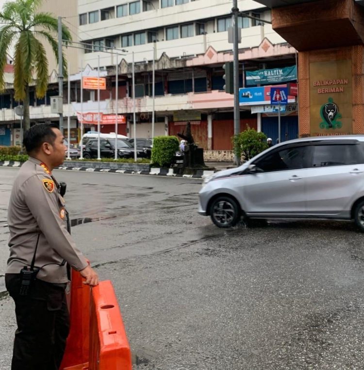 Polresta Balikpapan Melaksanakan Pengamanan Pengaturan Arus Lalulintas di Kota Balikpapan
