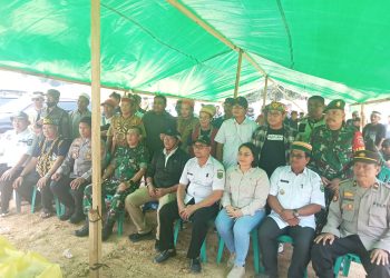 Acara Ritual Pemasangan Patok Perbatasan di Dua Wilayah Tumbit Dayak dan Long Lanuk.