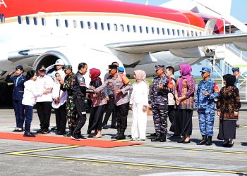 Kapolda Kalimantan Timur Sambut Kedatangan Presiden Jokowi di Bandara SAMS Sepinggan Balikpapan
