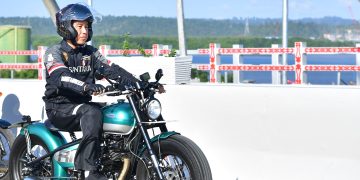 *Naik Motor, Presiden Jokowi Ajak Para _Influencers_ Tinjau Jalan Tol IKN*