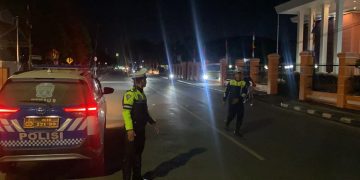 Personel Piket Unit Turjawali Sat Lantas Polres Berau Lakukan Patroli Malam untuk Tertibkan Lalu Lintas