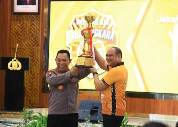 Penghargaan Kapolri untuk Jakarta Bhayangkara Presisi dan Popsivo Polwan atas prestasi di Proliga 2024