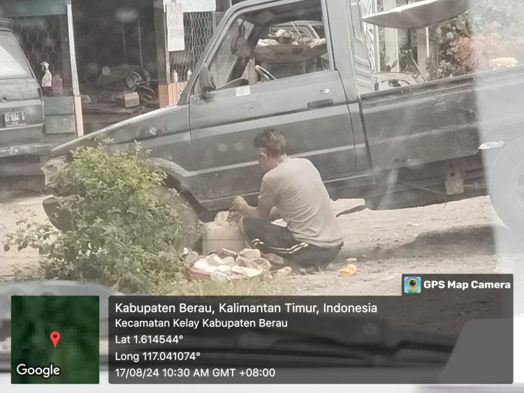 Oknum Warga Terang-Terangan Ngetap BBM Di Pinggir Jalan, Tanpa Rasa Takut dengan Aparat Penegak Hukum