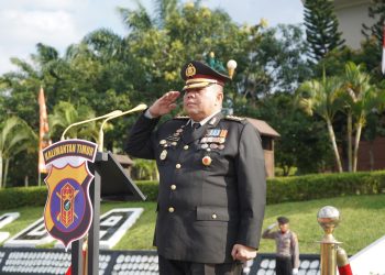 Semarak HUT RI ke-79, Karo SDM Polda Kaltim Pimpin Upacara Penurunan Bendera
