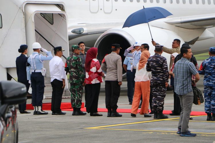 Usai Rangkaian HUT RI Ke-79 di IKN, Kapolda Kaltim Antar Kepulangan Presiden Jokowi Kembali Ke Jakarta