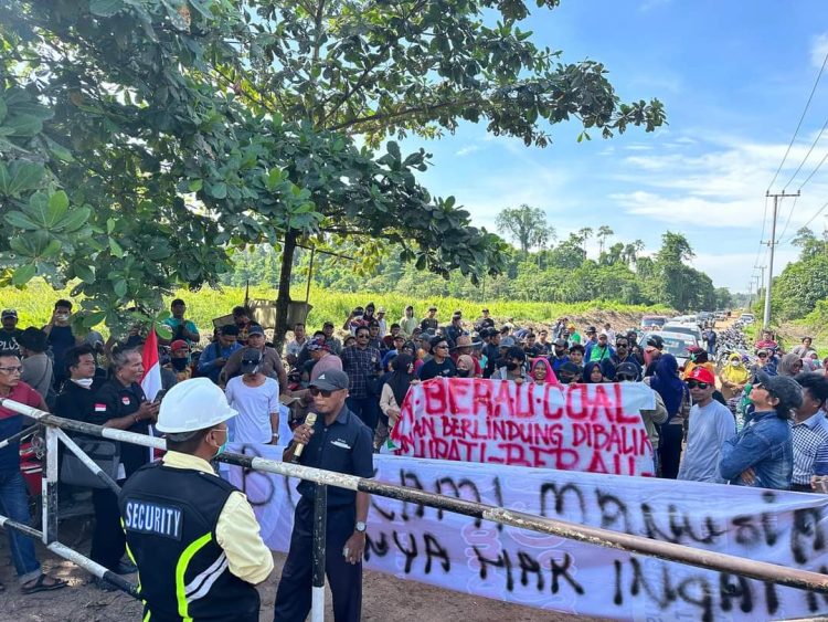 Polres Berau Amankan Aksi Unjuk Rasa Kelompok Tani Tekad Mandiri Sejahtera di Pos Tasuk PT. Berau Coal