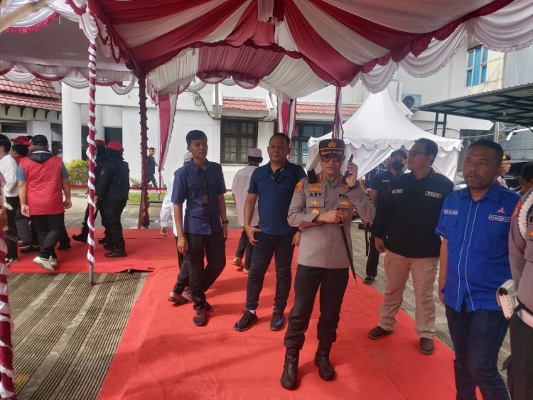 Polda Kaltim Laksanakan Pengamanan Pendaftaran Paslon Cagub dan Cawagub di KPU Kaltim