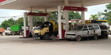 Warga Protes: Petugas SPBU 64.773.05 Bujangga Lebih Melayani Kendaraan Pengetab BBM Subsidi, Minta Aparat Penegak Hukum Menertibkan Oknum Pengetab BBM. 