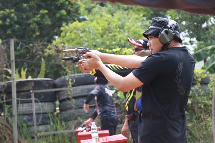 Polres Berau Gelar Latihan Peningkatan Pemeliharaan dan Kemampuan Menembak Anggota Tahun 2024