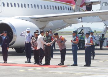Presiden Jokowi Tiba di Balikpapan, Siap Berikan Arahan Strategis kepada Pejabat TNI-Polri di IKN