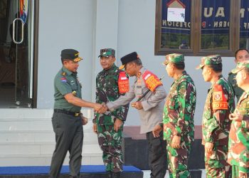 Kapolda Kaltim Hantarkan Panglima TNI dan Kapolri di Bandara SAMS Balikpapan