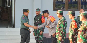 Kapolda Kaltim Hantarkan Panglima TNI dan Kapolri di Bandara SAMS Balikpapan
