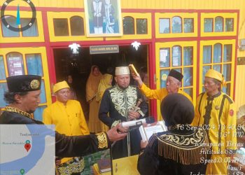 Pengukuhan Sultan Kesultanan Adji Awang Idris,SE.MT Menjadi Sultan Penerus Kesultanan Gunung Tabur.