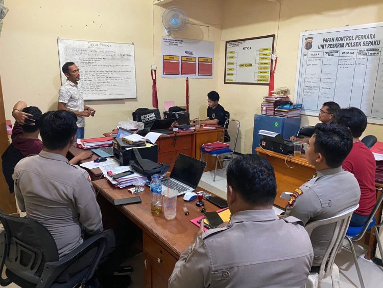 Polsek Sepaku Tangkap Dua Pelaku Penyalahgunaan Narkotika di Desa Tengin Baru