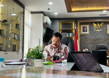 JAM-Pidum Menjadi Penguji  Kelayakan Naskah Disertasi Mahasiswa  Program Doktor Ilmu Hukum UNS Surakarta