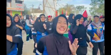 Relawan  Madri Pani dan Agus Wahyudi  Ibu-ibu Senam Melakukan Kegiatan Senam Sehat di Sekber Pemenangan MP dan AW