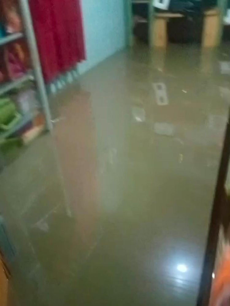 Hujan Sebentar, Rumah Warga di Rinding Gg. Talise Kebanjiran
