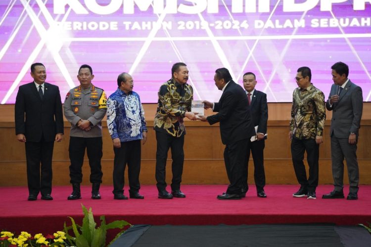 Jaksa Agung Apresiasi Peluncuran Buku  Transformasi Penegakan Hukum dan HAM  oleh Komisi III DPR RI