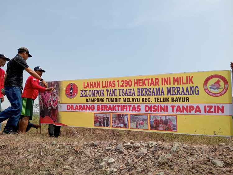 Warga Tumbit Melayu Menuntut Ganti Rugi Lahan Kelompok Usaha Tani Bersama Meraang.