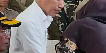 Ribuan Masyarakat Berau Turun ke Jalan, Ingin Menyapa Presiden Joko Widodo Kunjungan Pertamanya ke Kab. Berau
