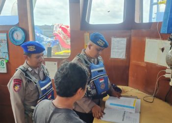 Sat Polairud Polres Paser Lakukan Patroli dan Sosialisasi Keselamatan Berlayar kepada Masyarakat Pesisir