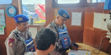 Sat Polairud Polres Paser Lakukan Patroli dan Sosialisasi Keselamatan Berlayar kepada Masyarakat Pesisir