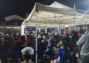 Warga Padati Lapagan Volli Gang Pandan Wangi dalam Acara Sosialisasi Calon Bupati  dan Wakil Bupati MP – AW Nomor Urut 1