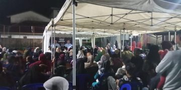 Warga Padati Lapagan Volli Gang Pandan Wangi dalam Acara Sosialisasi Calon Bupati  dan Wakil Bupati MP – AW Nomor Urut 1