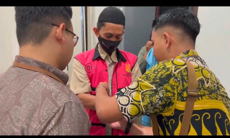 PENETAPAN TERSANGKA PERKARA TINDAK PIDANA KORUPSI DALAM PENGELOLAAN KEUANGAN BADAN USAHA MILIK DAERAH (BUMD) PT. PEMBANGUNAN BELITUNG TIMUR TAHUN 2015 – 2019. 