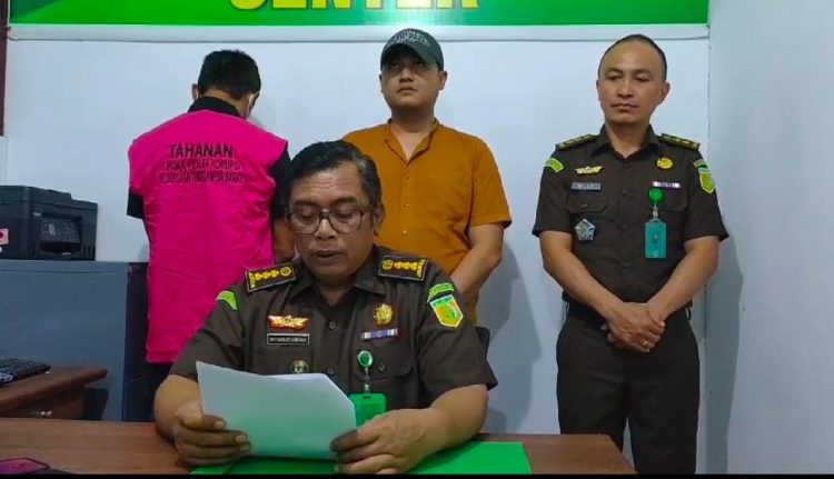 Tim Tabur Kejati Papua Barat berhasil Amankan Buronan Marthinus Senopadang DPO Tindak Pidana Korupsi