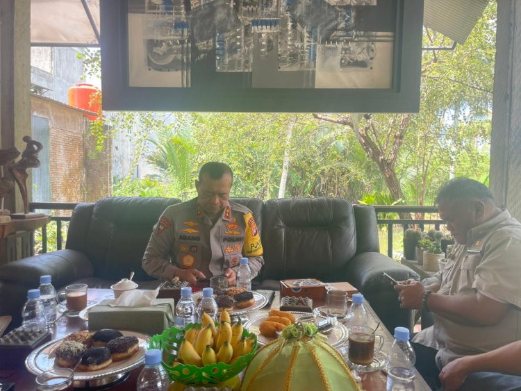 Jelang Pilkada 2024, Kapolda Sulbar Silaturahmi Dengan Jajaran Pemkab Mamuju