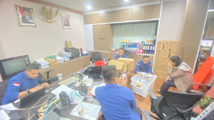 Pelaksanaan Penggeledahan di Kantor KLHK Jakarta