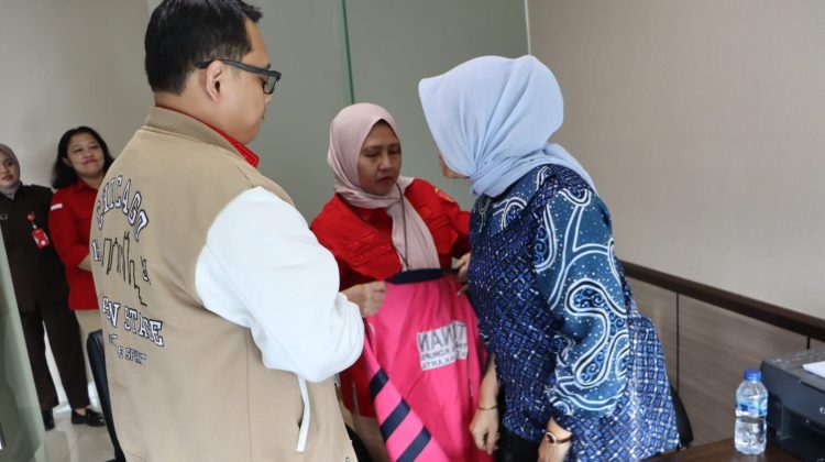 Kejati Daerah Khusus Jakarta Tahan Panitera PN Jakarta Timur dalam Kasus Korupsi Sita Eksekusi Uang Sebesar Rp.244,6 Miliar pada Tanah PT. Pertamina