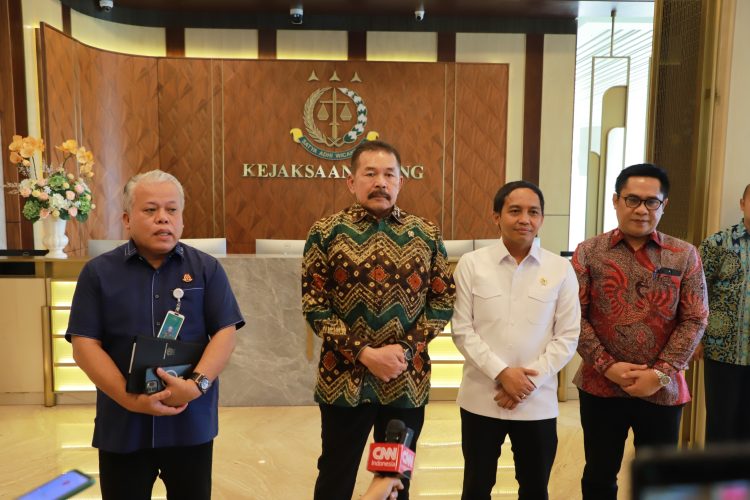 Jaksa Agung Terima  Kunjungan Menteri Kehutanan RI  Bahas Koordinasi Penegakan Hukum Terkait Kehutanan