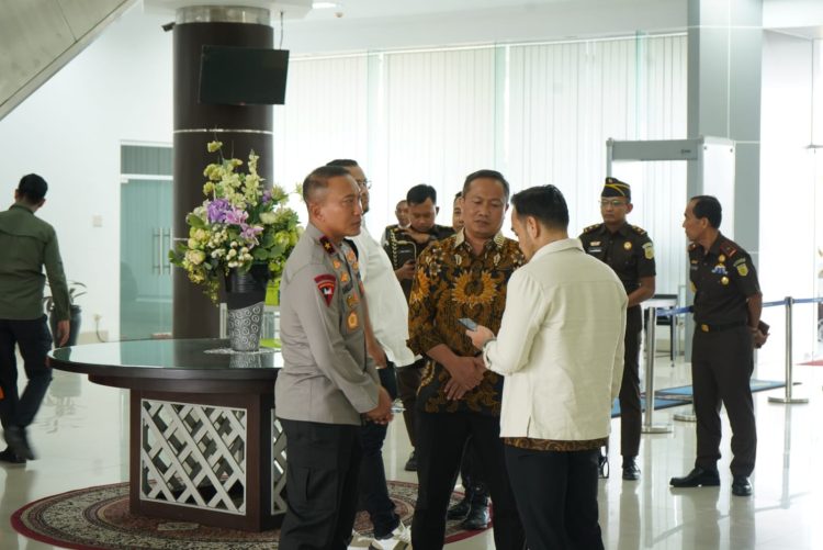 Kapolda Kaltim Antar Komisi III DPR RI Kembali Jakarta