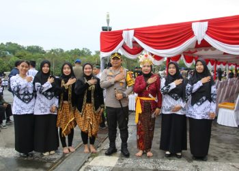 Kapolresta Balikpapan, Hadiri Perayaan Peringatan Hari Guru Nasional 2024.