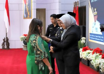 HUT KORPRI ke-53, 94 Pegawai Negeri Sipil di Kaltim Terima Satyalencana