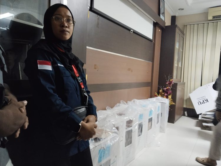 Ditemukan Kotak Suara Segel Rusak  di Kecamatan Tanjung Redeb   Hingga di Buat Berita Acara