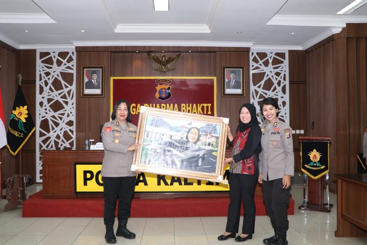 Polwan Polda Kaltim Gelar Pelepasan Purna Bakti AKBP Rovina Retno S. Dewi, S.H., dan Serah Terima Jabatan Pakor Polwan