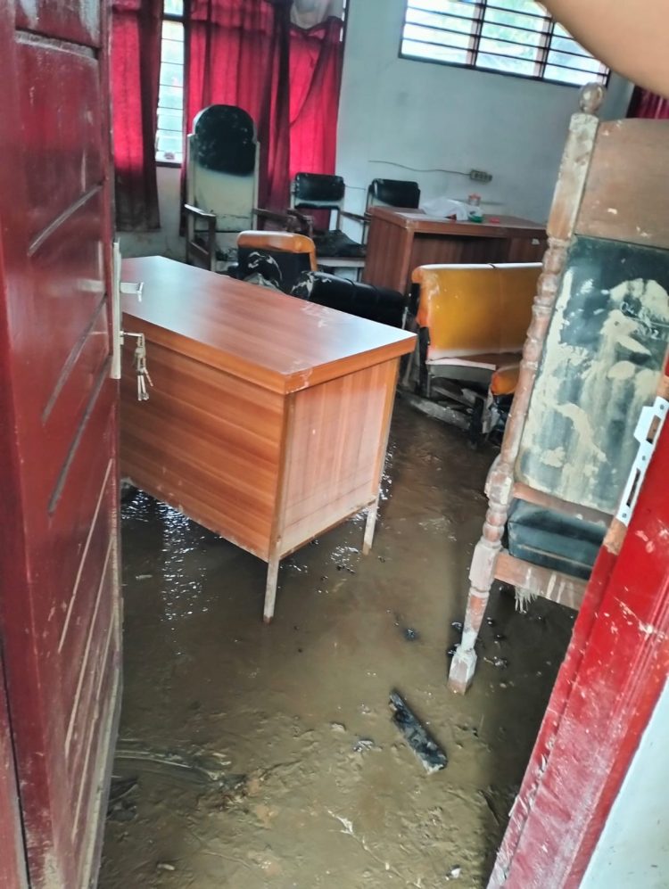 Tragis, Akibat Banjir Sidang Tertunda PN Lubuk Pakam Kelas 1-A Digenangi Banjir dan Lumpur 