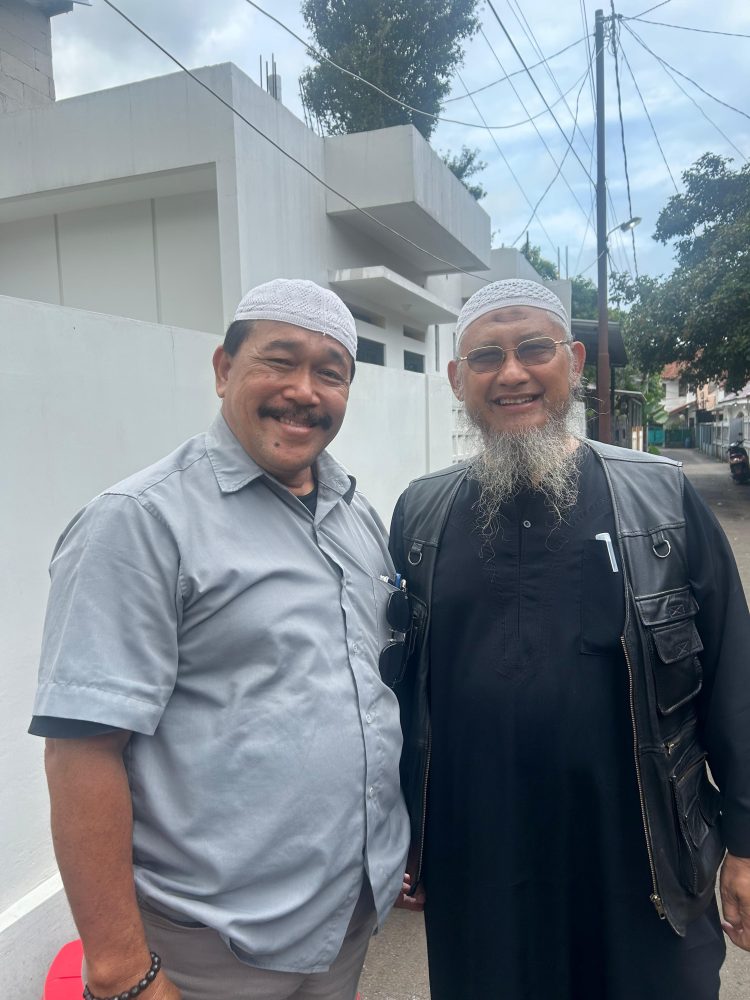 PROF SUTAN NASOMAL PAKAR HUKUM INTERNASIONAL MINTA MENTERI AGAMA TINDAK PONDOK PESANTREN RR BANYUWANGI JATENG YANG TAHAN IJASAH SANTRI!!