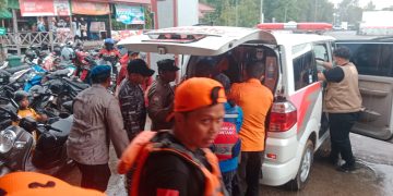 Tim Gabungan Basarnas, BPBD, dan Polairud Polres Bontang berhasil Evakuasi Korban Selamat Kapal Tenggelam   
