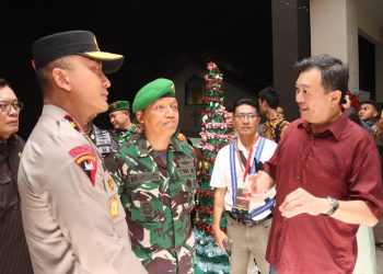 Polda Kaltim Serta Jajarannya Melakukan Pengamanan Malam Perayaan Natal 2024